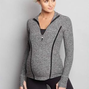 NEW WITH TAGS Beyond Yoga’s Beyond the Bump maternity pullover